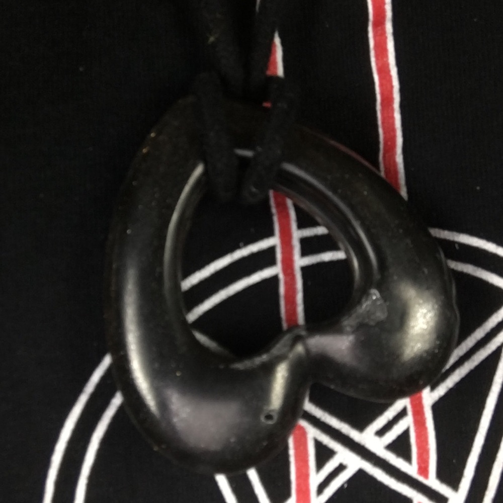 Illuminated Darkness | Vessel Heart Talisman - Picture 2 of 7